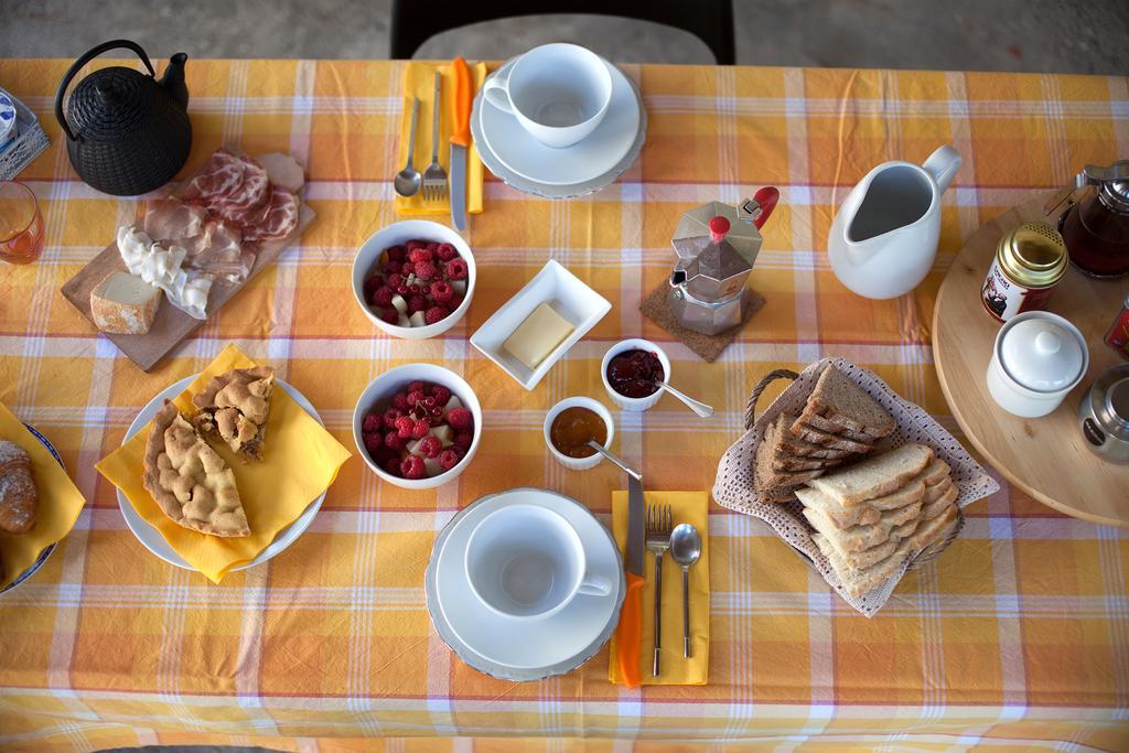 B&B Cascina Moncrava Ivrea Bagian luar foto