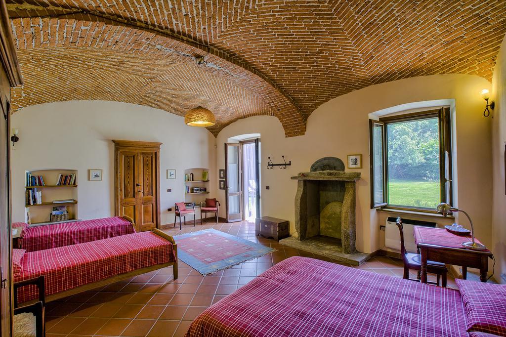 B&B Cascina Moncrava Ivrea Ruang foto